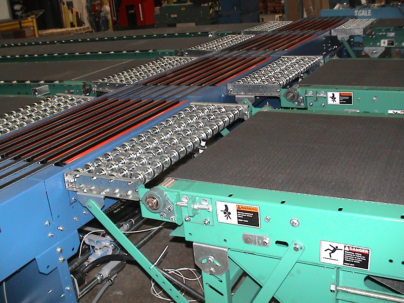 Motorized roller transfer and diverter unit