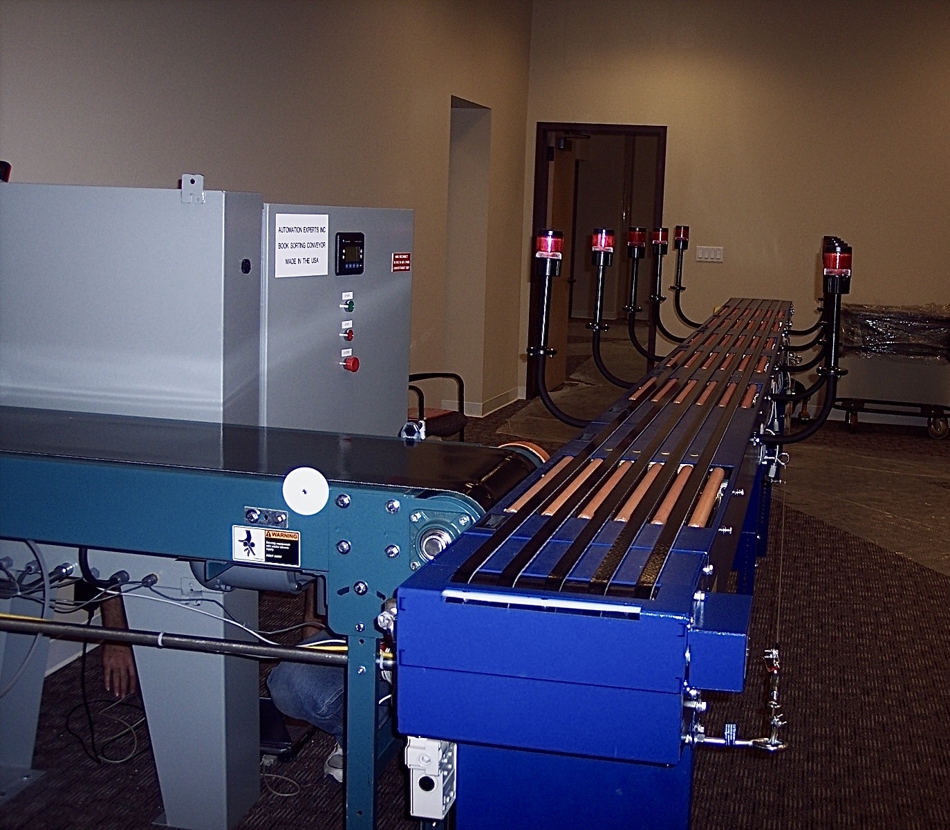 Specialty conveyor with scanning sensors